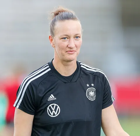 Almuth Schult